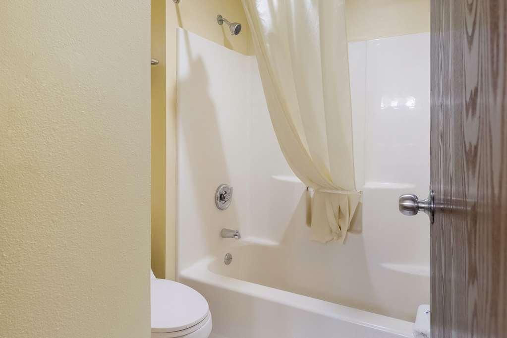 Rodeway Inn Houston North Greenspoint Oda fotoğraf